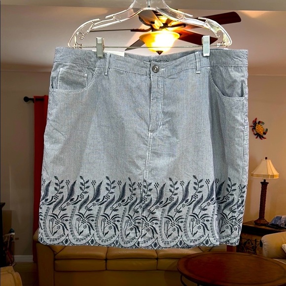 NWT Croft & Barrow Mid Rise Seer Sucker Women's Skort Size 16W - Picture 1 of 9